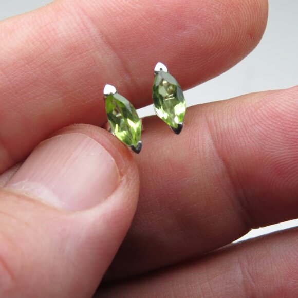 *925 Sterling Silver Genuine Peridot Earring Studs - Picture 4 of 5